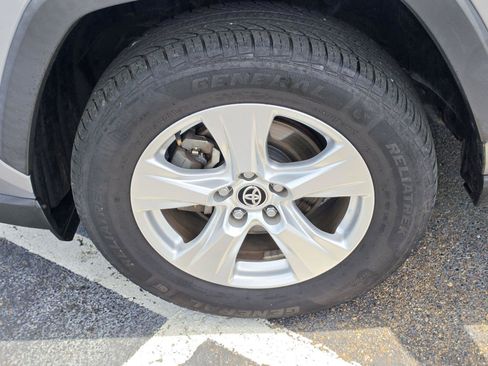 Used 2021 Toyota RAV4 XLE FWD image 31