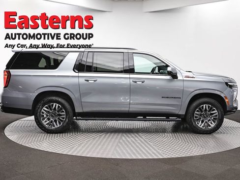 Used 2025 Chevrolet Suburban Z71 image 4