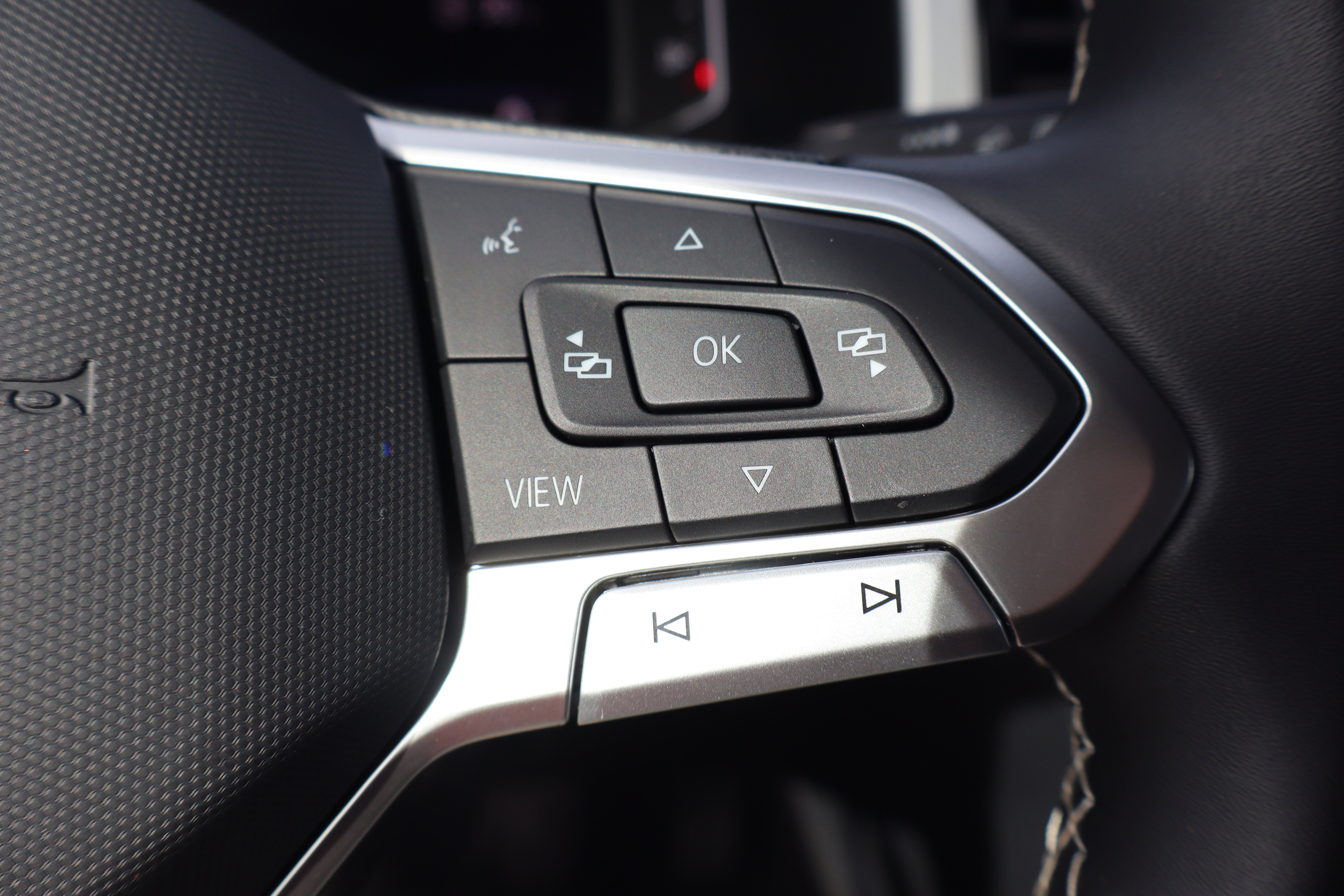 Used 2023 Volkswagen Atlas Cross Sport SE FWD image 18