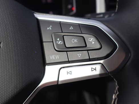Used 2023 Volkswagen Atlas Cross Sport SE FWD image 18