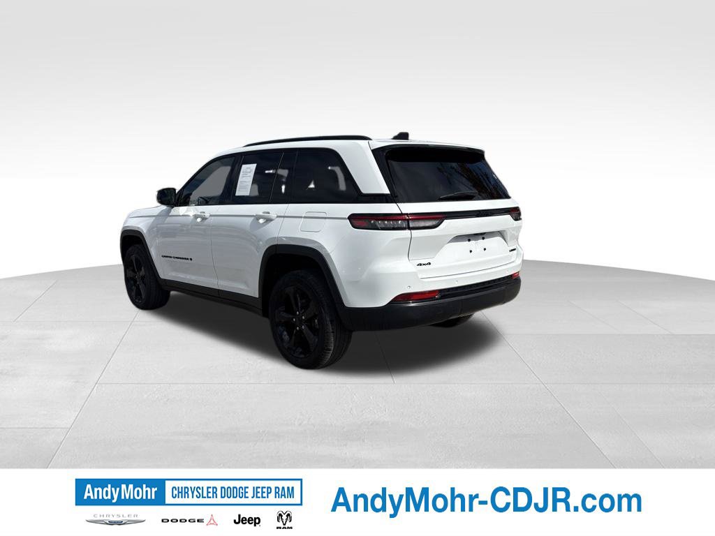 Used 2024 Jeep Grand Cherokee Limited w/ Black Appearance Package AWD/4WD image 5