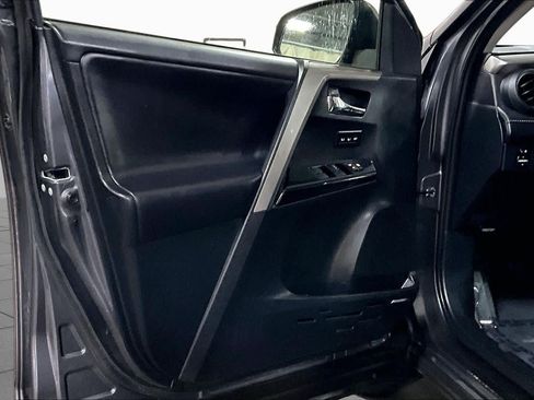 Used 2018 Toyota RAV4 Limited AWD/4WD image 21
