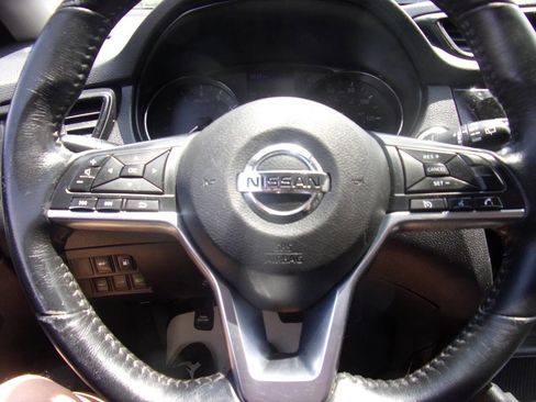 Used 2018 Nissan Rogue SV image 22