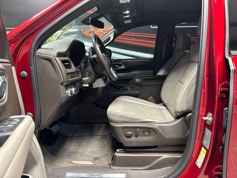 Used 2021 GMC Yukon XL SLT w/ SLT Luxury Plus Package AWD/4WD image 4