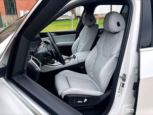 Used 2024 BMW X5 sDrive40i w/ Premium Package image 32