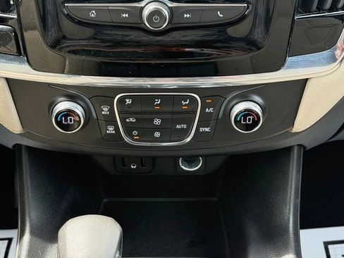 Used 2023 Chevrolet Traverse LS FWD image 23