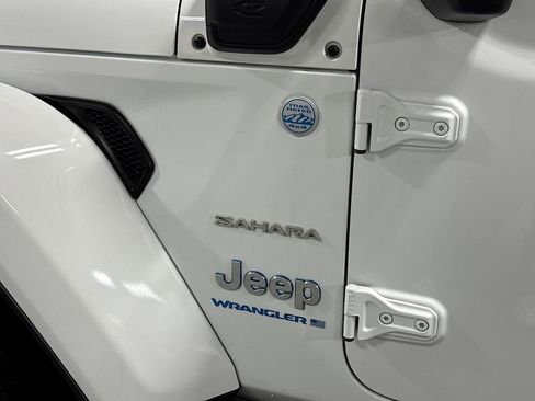 Used 2023 Jeep Wrangler Unlimited Sahara w/ Cold Weather Group image 11