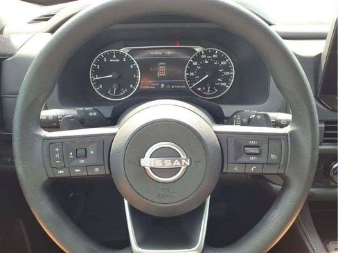 Certified 2025 Nissan Pathfinder S FWD image 14