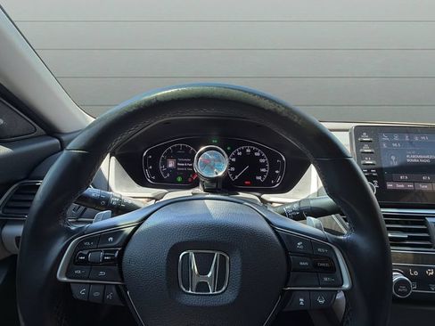 Used 2018 Honda Accord Touring image 13