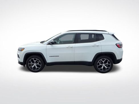 Used 2024 Jeep Compass Latitude AWD/4WD image 8