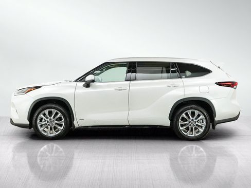 Used 2026 Toyota Highlander Limited AWD/4WD image 2