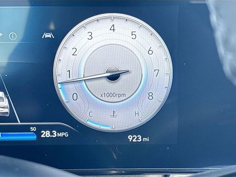 New 2025 Hyundai Elantra Limited w/ Cargo Package image 12