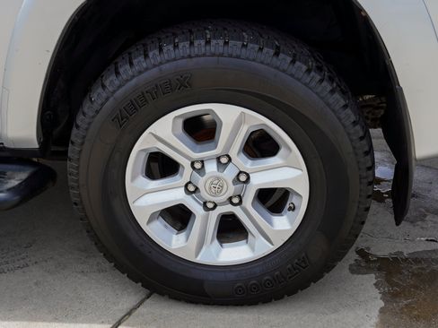 Used 2016 Toyota 4Runner SR5 AWD/4WD image 13