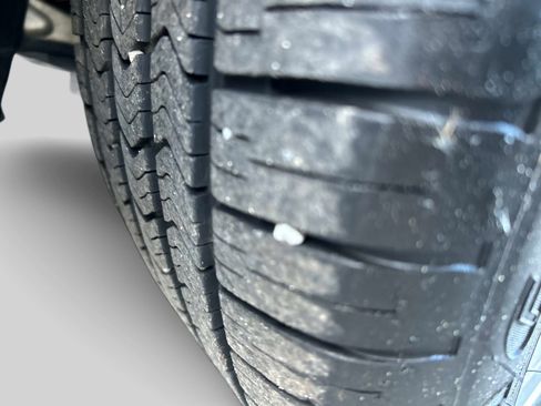 Used 2017 Jaguar XF Premium image 10