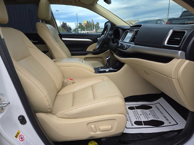 Used 2019 Toyota Highlander XLE AWD/4WD image 39