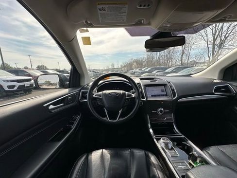Used 2020 Ford Edge Titanium image 16