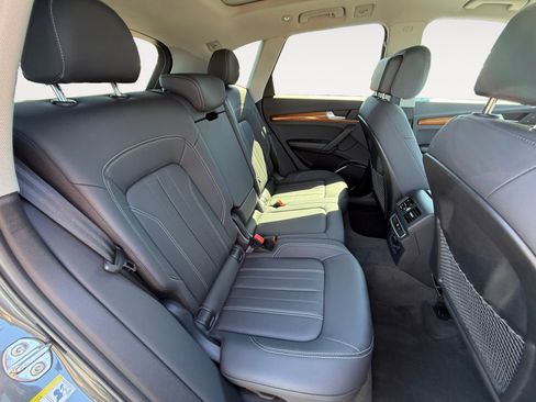 Used 2022 Audi Q5 2.0T Premium w/ Convenience Package AWD/4WD image 18