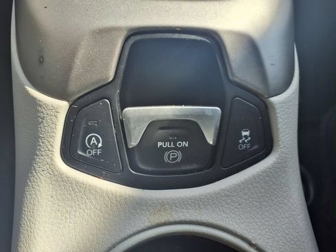 Used 2018 Jeep Compass Latitude w/ Popular Equipment Group FWD image 10