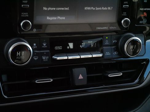 Certified 2022 Toyota Highlander LE image 23