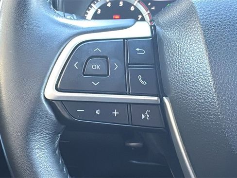 Used 2024 Toyota Highlander LE image 12