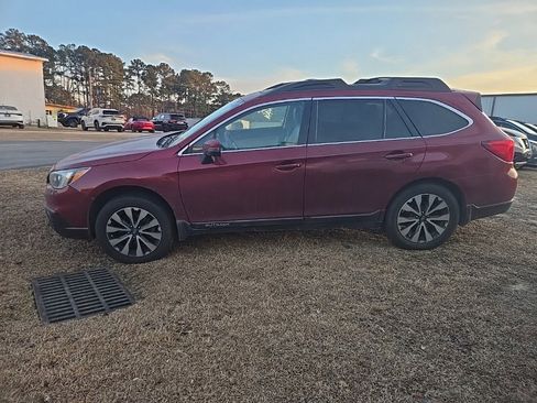 Used 2016 Subaru Outback 2.5i Limited image 2