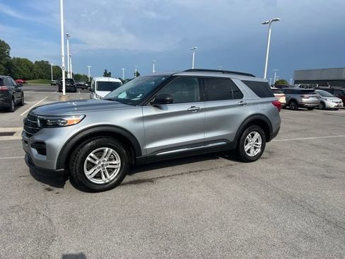 Used 2024 Ford Explorer XLT AWD/4WD image 1