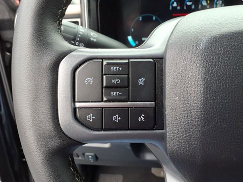 Used 2025 Ford F250 Lariat w/ Black Appearance Package image 16