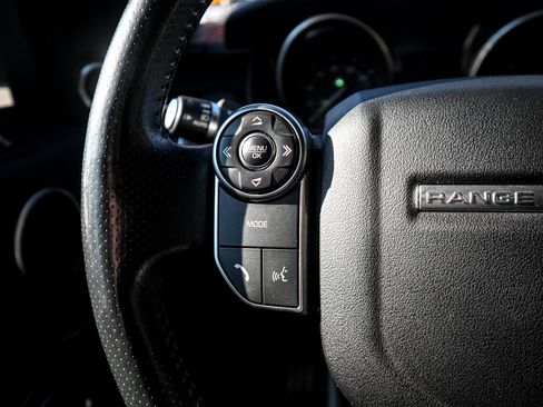 Used 2017 Land Rover Range Rover Sport HSE image 19