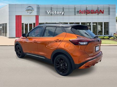 Used 2023 Nissan Kicks SR w/ SR Premium Package FWD image 6