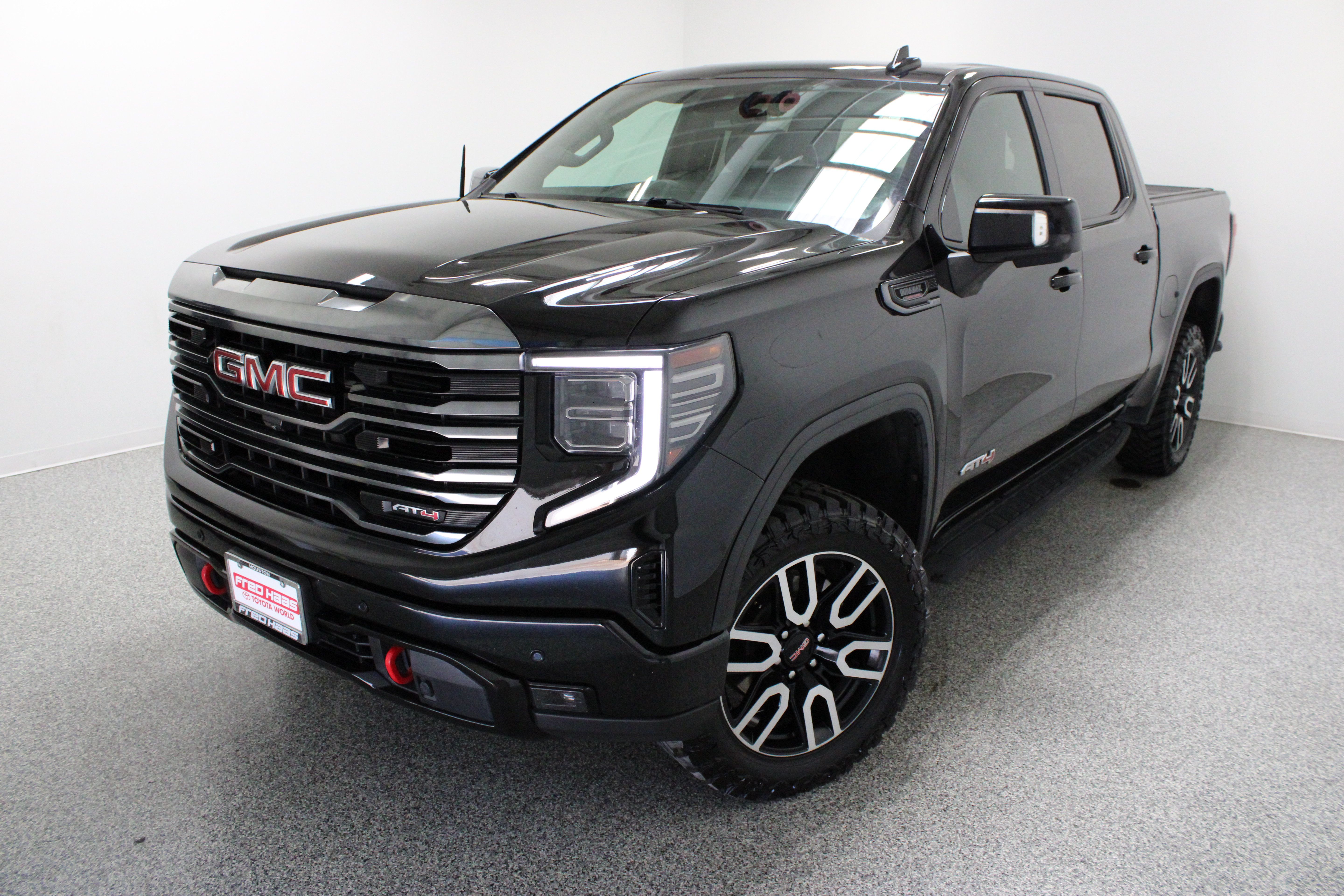 Used 2023 GMC Sierra 1500 AT4 w/ AT4 Preferred Package AWD/4WD image 2