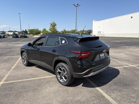 New 2026 Chevrolet Trax LT w/ LT Convenience Package FWD image 7