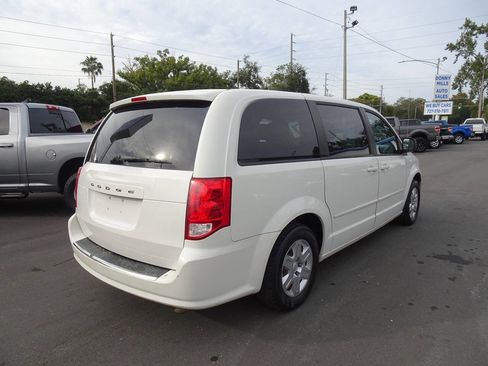 Used 2011 Dodge Grand Caravan Express image 3
