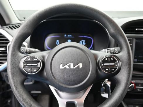 Used 2025 Kia Soul LX w/ LX Technology Package FWD image 20
