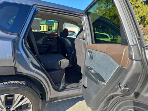 Used 2023 Nissan Rogue SV image 36