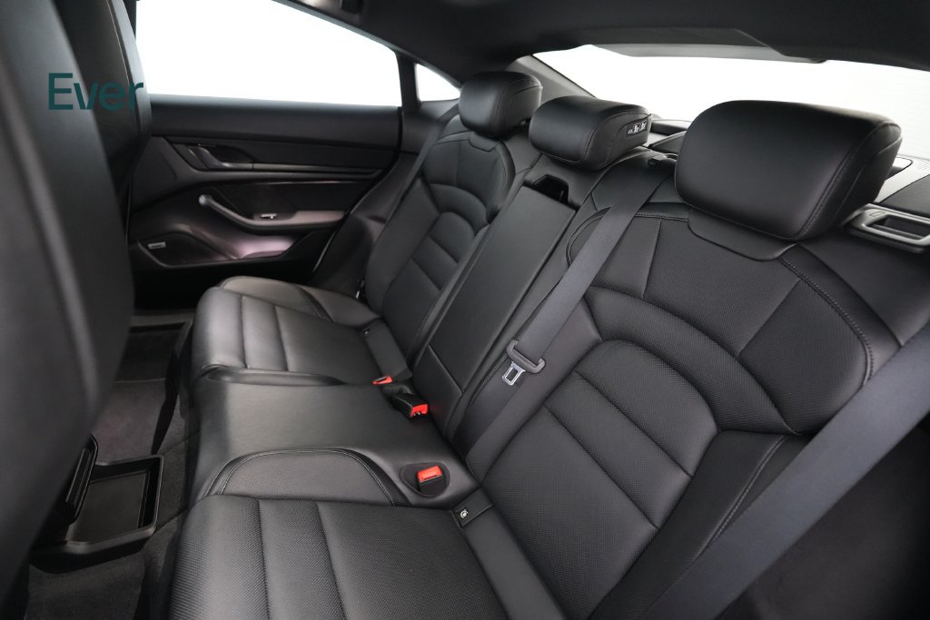 Used 2022 Porsche Taycan RWD image 24