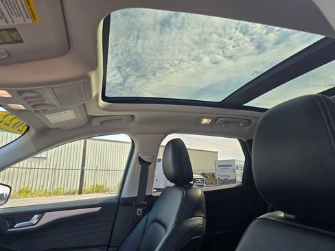 Used 2022 Ford Escape SEL w/ Technology Package FWD image 11