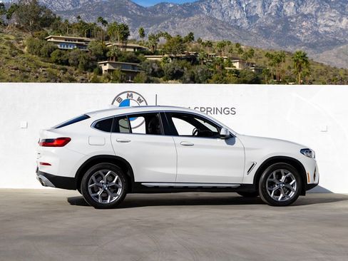 Certified 2025 BMW X4 xDrive30i image 5