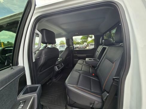 Used 2025 Ford F250 Lariat w/ Black Appearance Package image 9