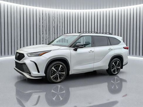 Used 2022 Toyota Highlander XSE FWD image 9