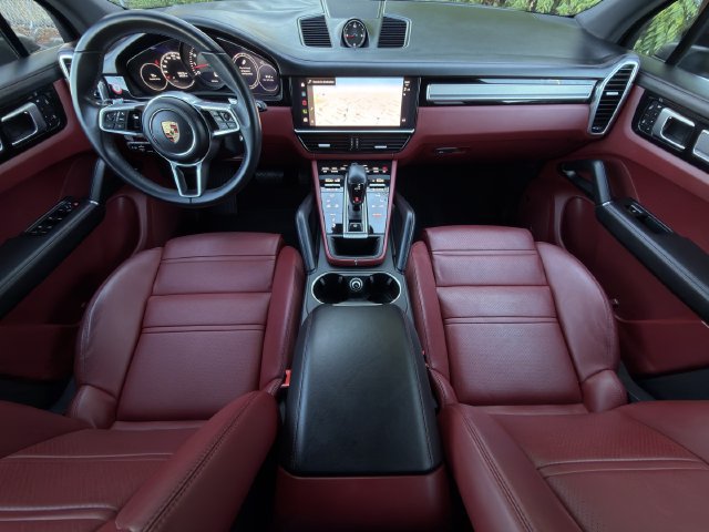 Used 2023 Porsche Cayenne Platinum Edition AWD/4WD image 12