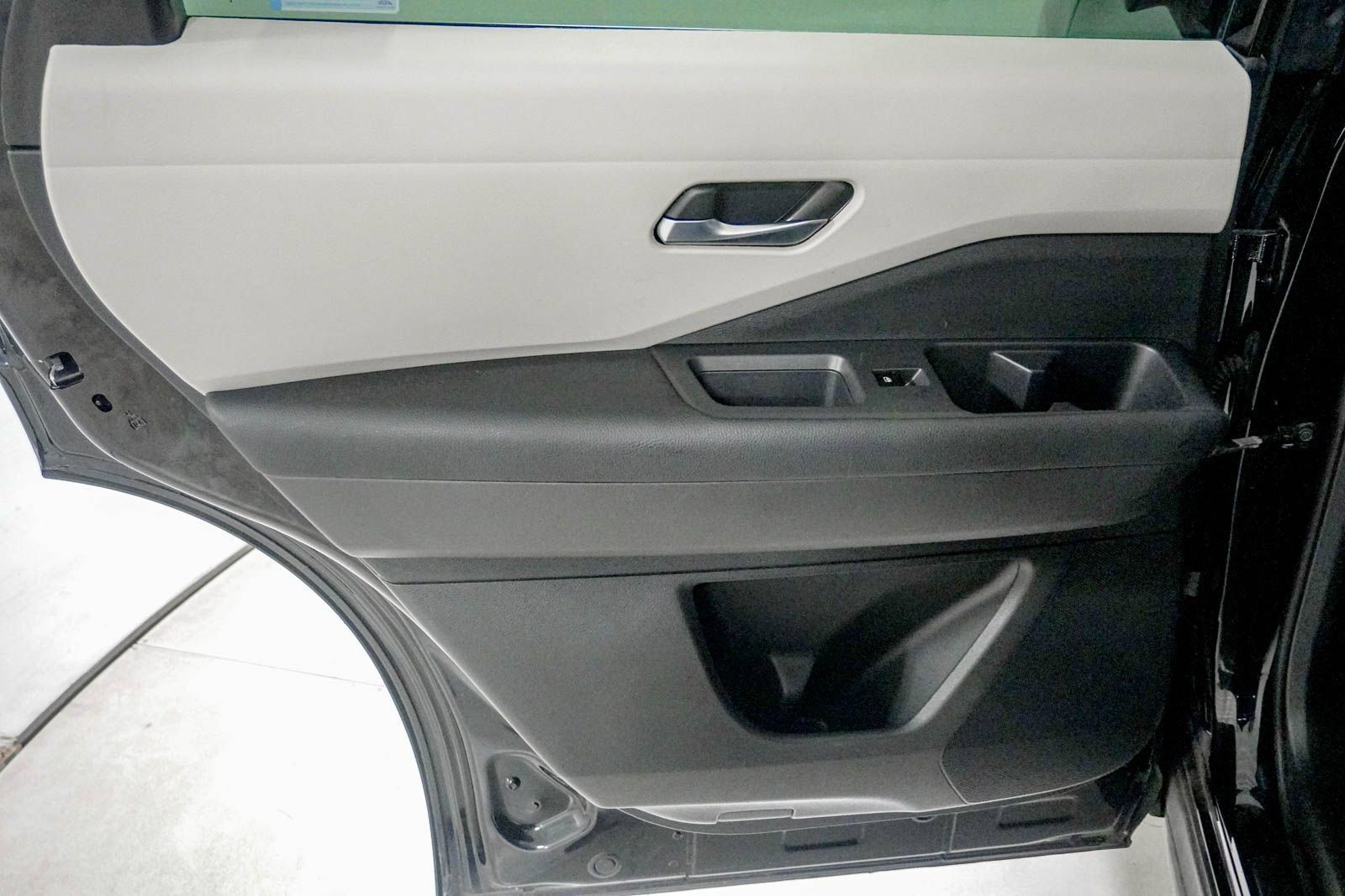 Used 2022 Nissan Pathfinder SV AWD/4WD image 36