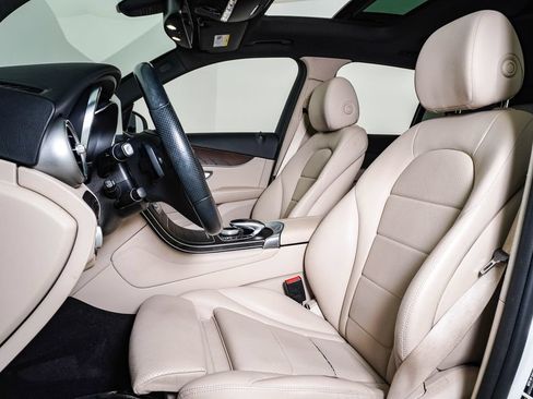 Used 2018 Mercedes-Benz GLC 300 4MATIC image 18