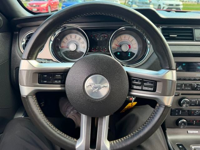 Used 2010 Ford Mustang GT Premium RWD image 5
