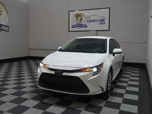 Used 2022 Toyota Corolla LE FWD image 4
