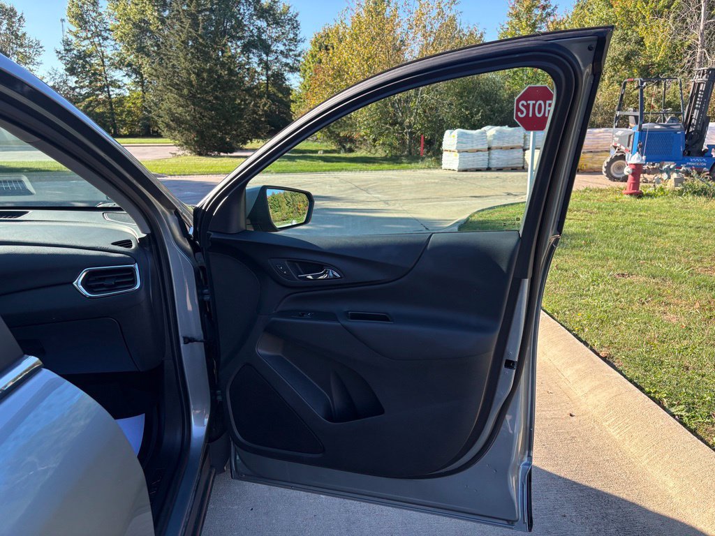 Used 2024 Chevrolet Equinox LT w/ LPO, Floor Liner Package FWD image 25