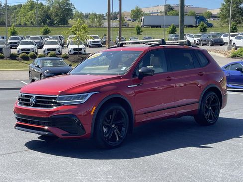 Certified 2024 Volkswagen Tiguan SE R-Line image 3