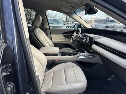 Certified 2024 Lincoln Nautilus Premier image 32