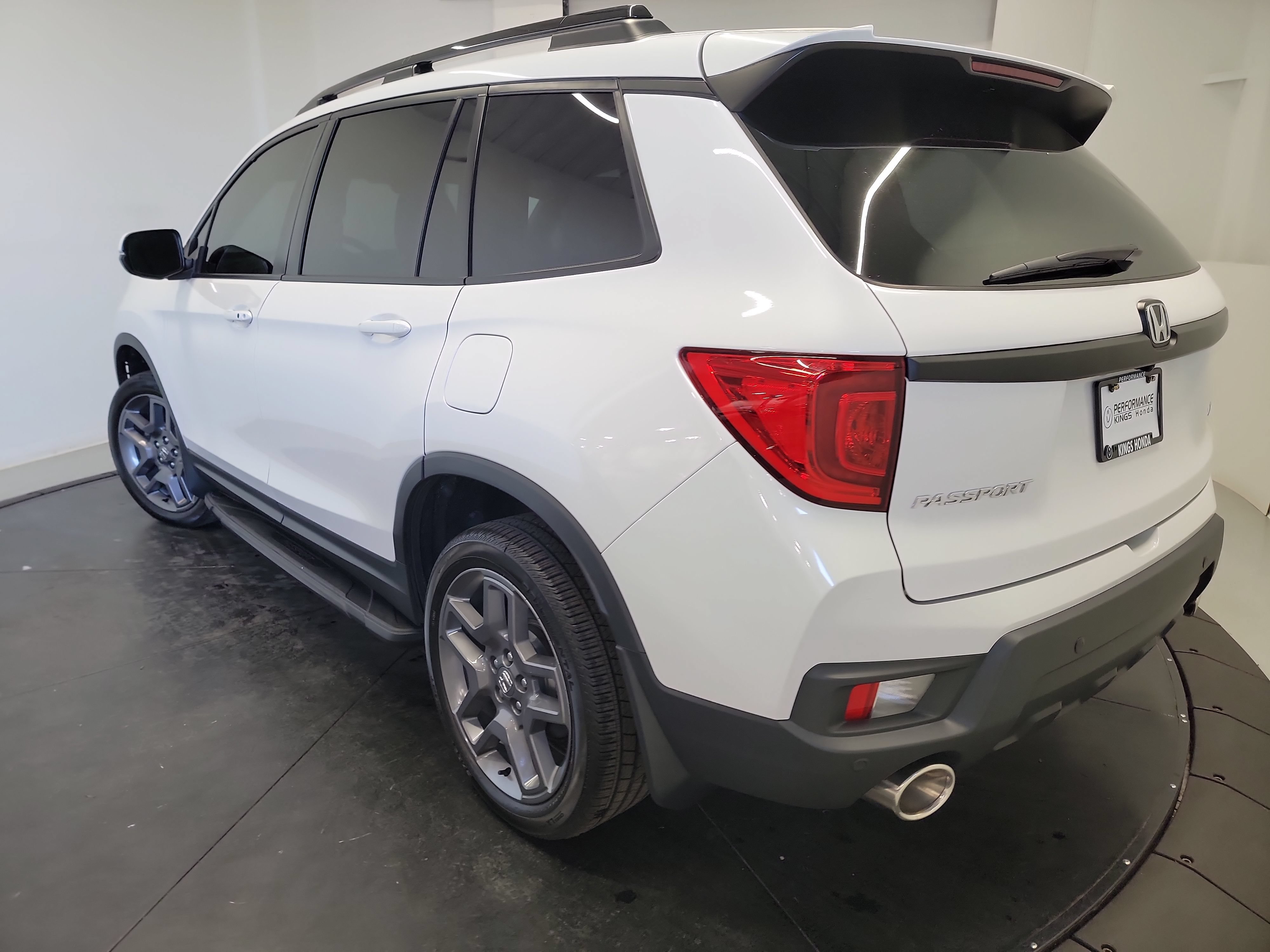 Used 2023 Honda Passport EX-L image 6