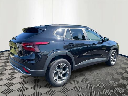 Used 2025 Chevrolet Trax LT w/ LT Convenience Package FWD image 4