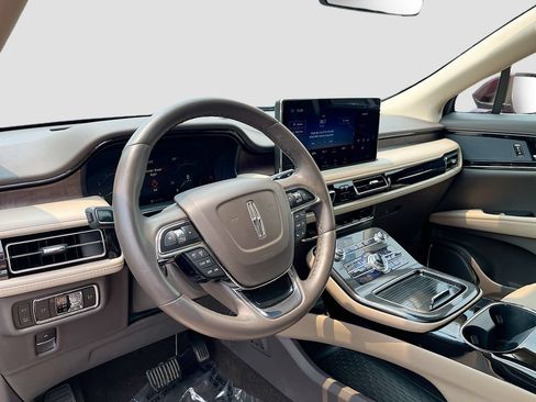 Used 2023 Lincoln Nautilus Reserve AWD/4WD image 9
